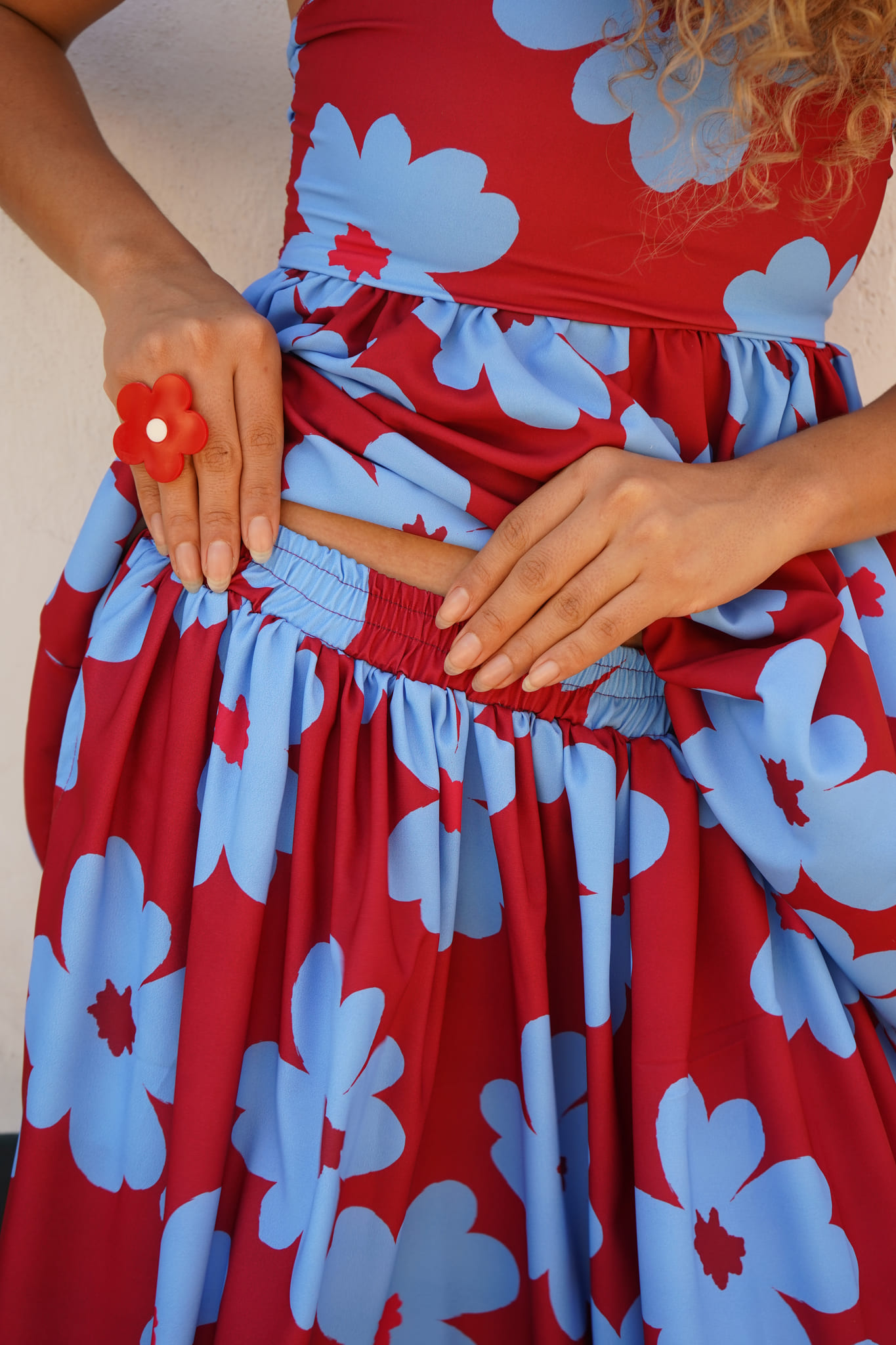 Set anillo + aretes florecita rojos